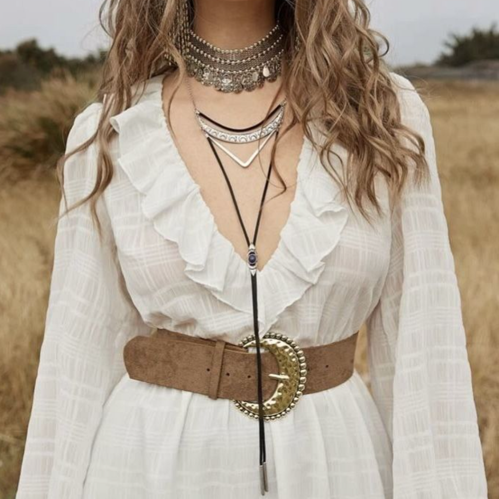 What Accessories To Wear With A White Dress?