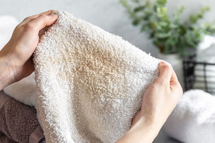 How To Get Your White Towels White Again?
